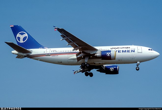 The aircraft was bought by Alyemen - Airlines of Yemen in 1993 and stayed in their fleet until it was sold to the Qatari government in 1998. It is seen here on Aug 20, 1995, at London's Heathrow Int'l / PHOTOGRAPHER: Toni Marimon/ Jet Photos