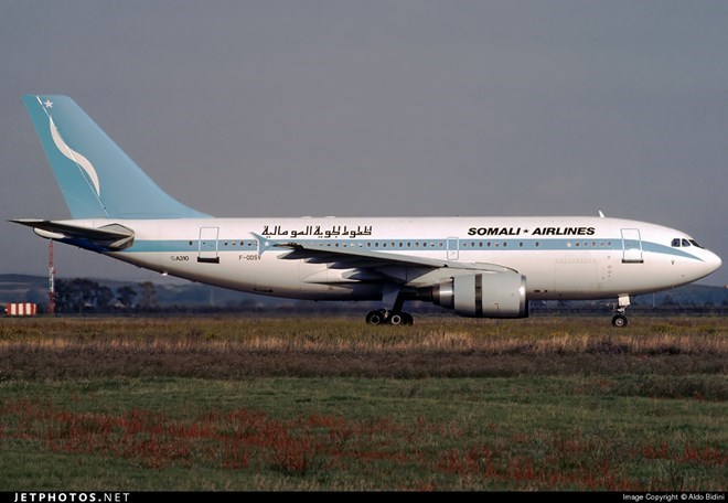 Oct 31, 1989, at Roma Leonardo da Vinci/Fiumicino in Italy / PHOTOGRAPHER: Aldo Bidini/ Jet Photos